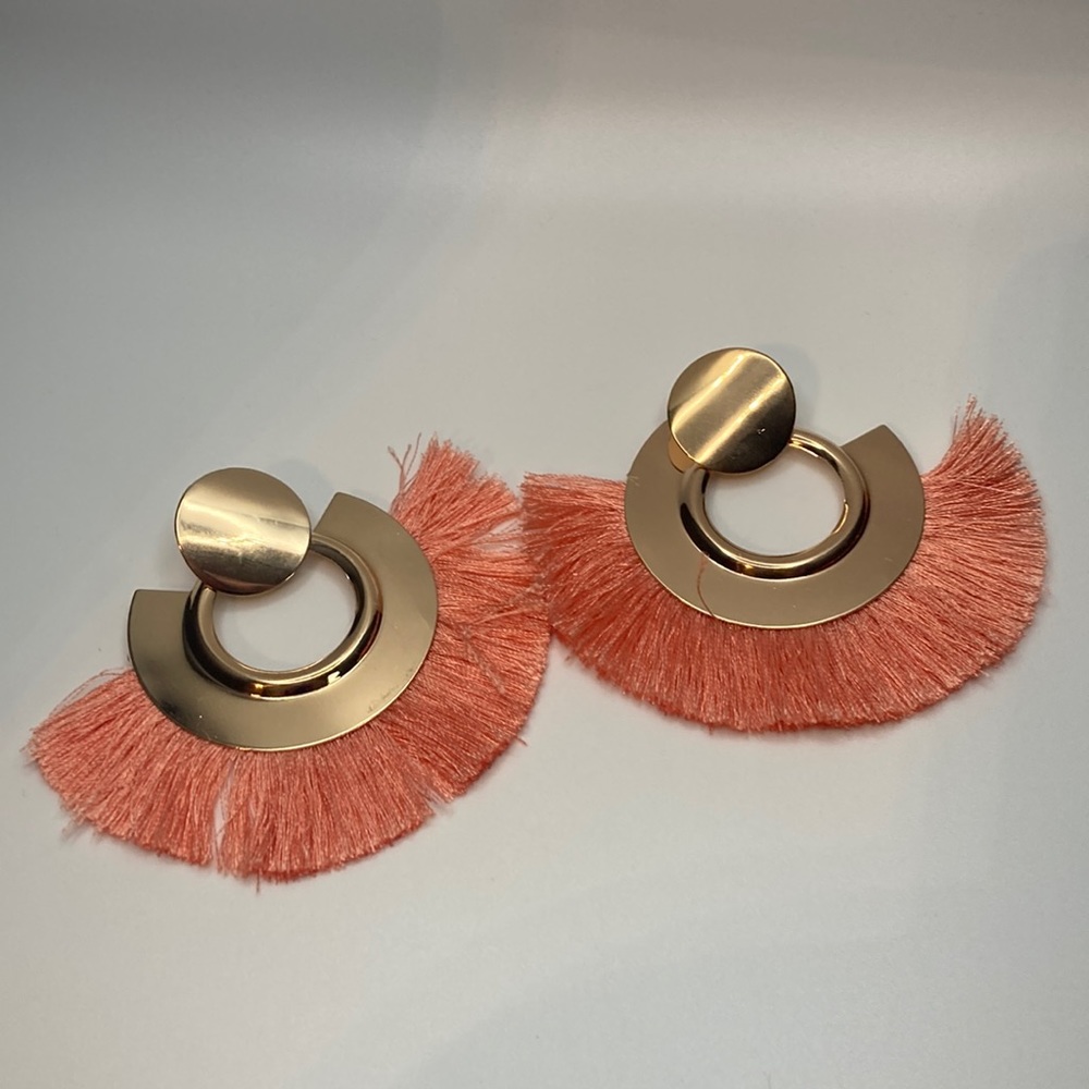 New tassel pierced earrings